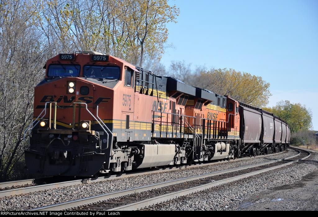 Grain train rolls west through Union